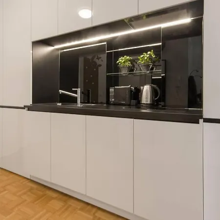 Gorgeous Flat With Garage