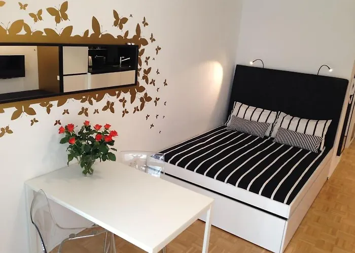 Gorgeous Flat With Garage Apartment *