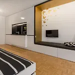 Gorgeous Flat With Garage *