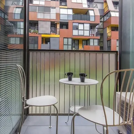 Gorgeous Flat With Garage *