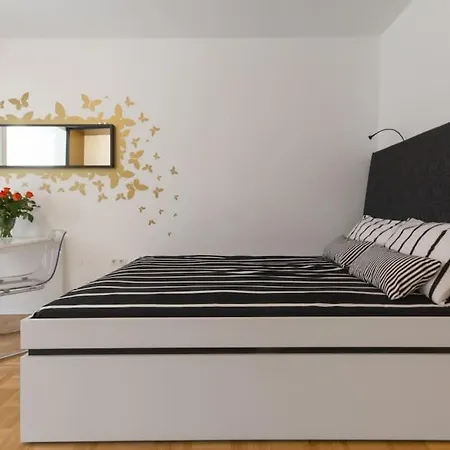 Gorgeous Flat With Garage