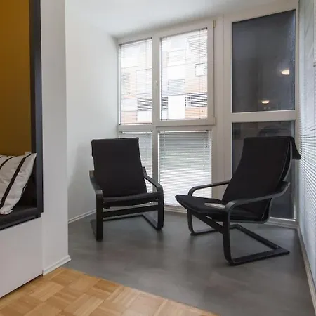 Gorgeous Flat With Garage *