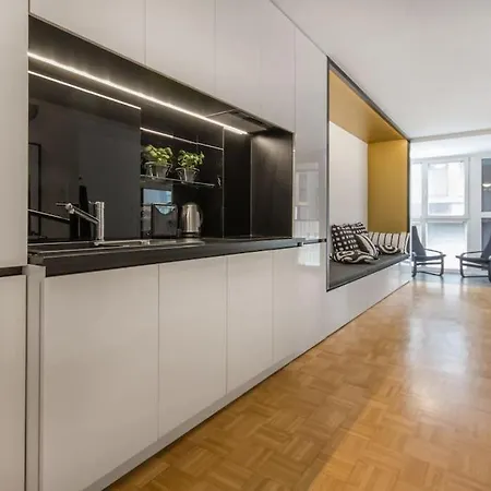 Gorgeous Flat With Garage