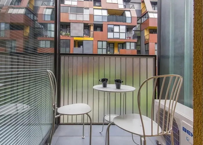 Gorgeous Flat With Garage *