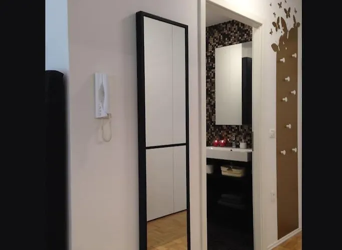 Gorgeous Flat With Garage アパート