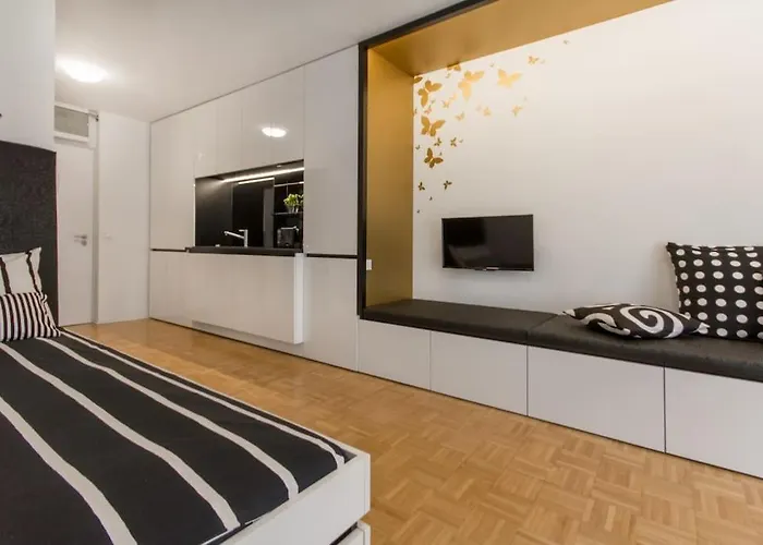 Gorgeous Flat With Garage *