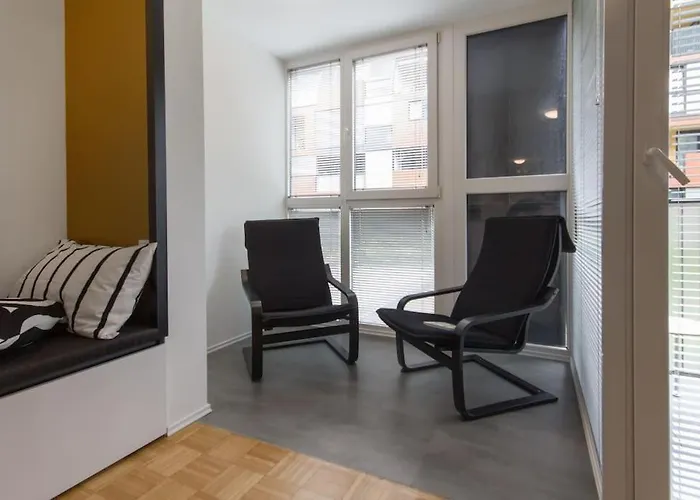 Gorgeous Flat With Garage *