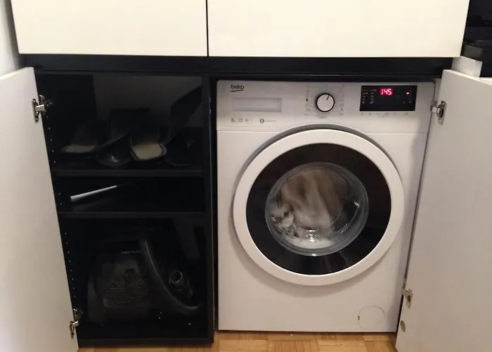 Gorgeous Flat With Garage *