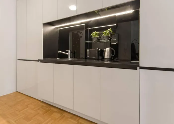 Gorgeous Flat With Garage