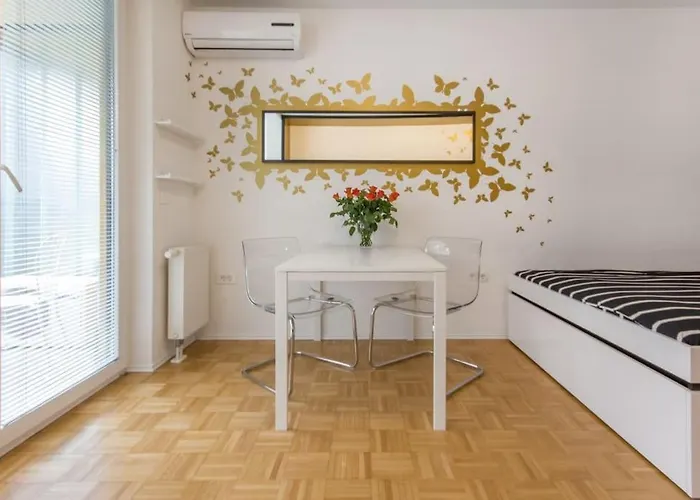 Gorgeous Flat With Garage アパート *