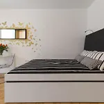 Gorgeous Flat With Garage