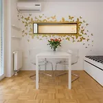 Gorgeous Flat With Garage شقة *
