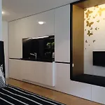 Gorgeous Flat With Garage ليوبليانا