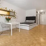 Gorgeous Flat With Garage شقة *
