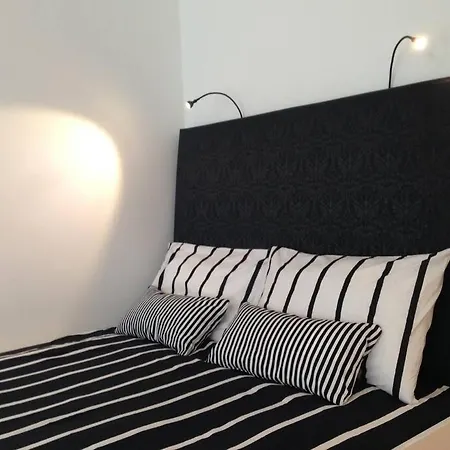 Gorgeous Flat With Garage 아파트
