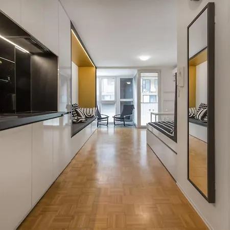 Gorgeous Flat With Garage 류블랴나