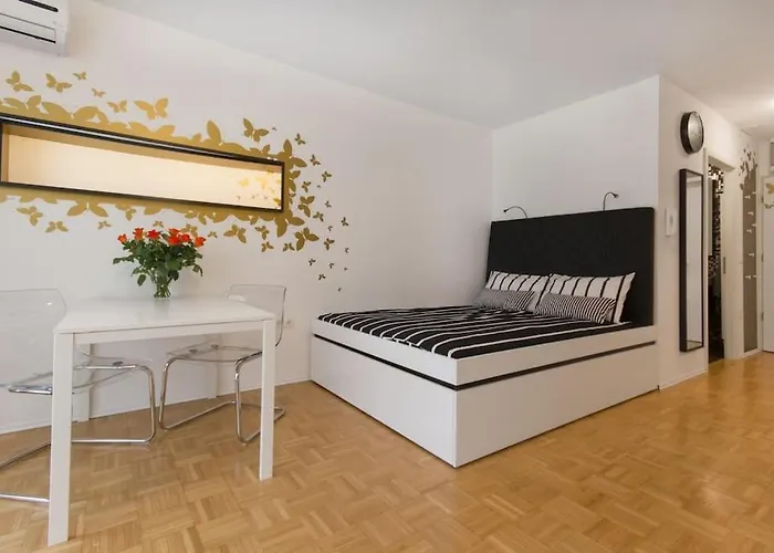 Gorgeous Flat With Garage Apartmán